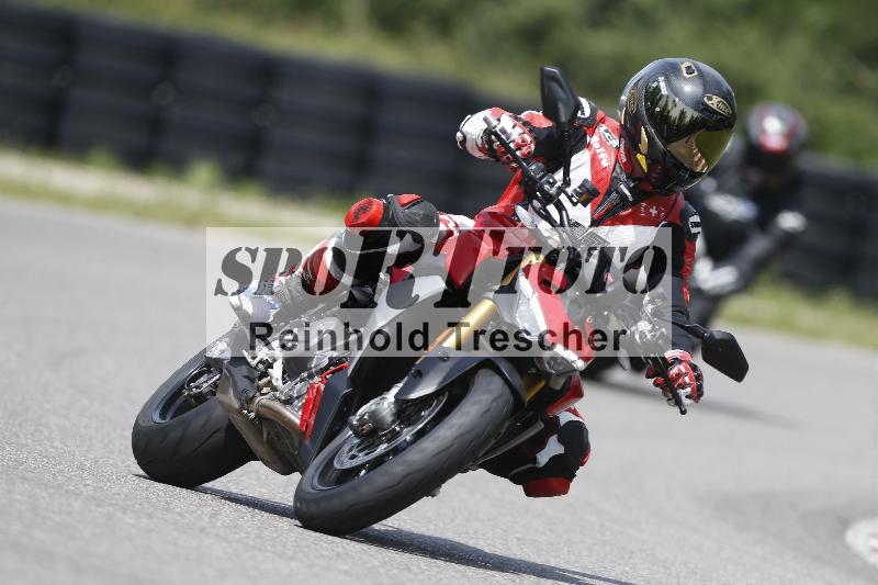 Archiv-2025/27 12.06.2025 Ducati Schweiz Trackday Warmup  ADR/blau-bleu/ohne